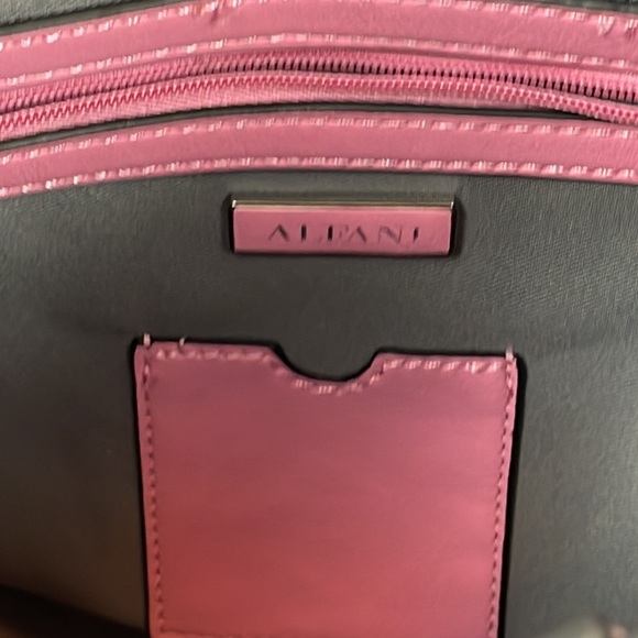 ALFANI ~ Bangle Faux-Leather Hobo ~ Pink Shell Silver ~ NWT! - Picture 11 of 12